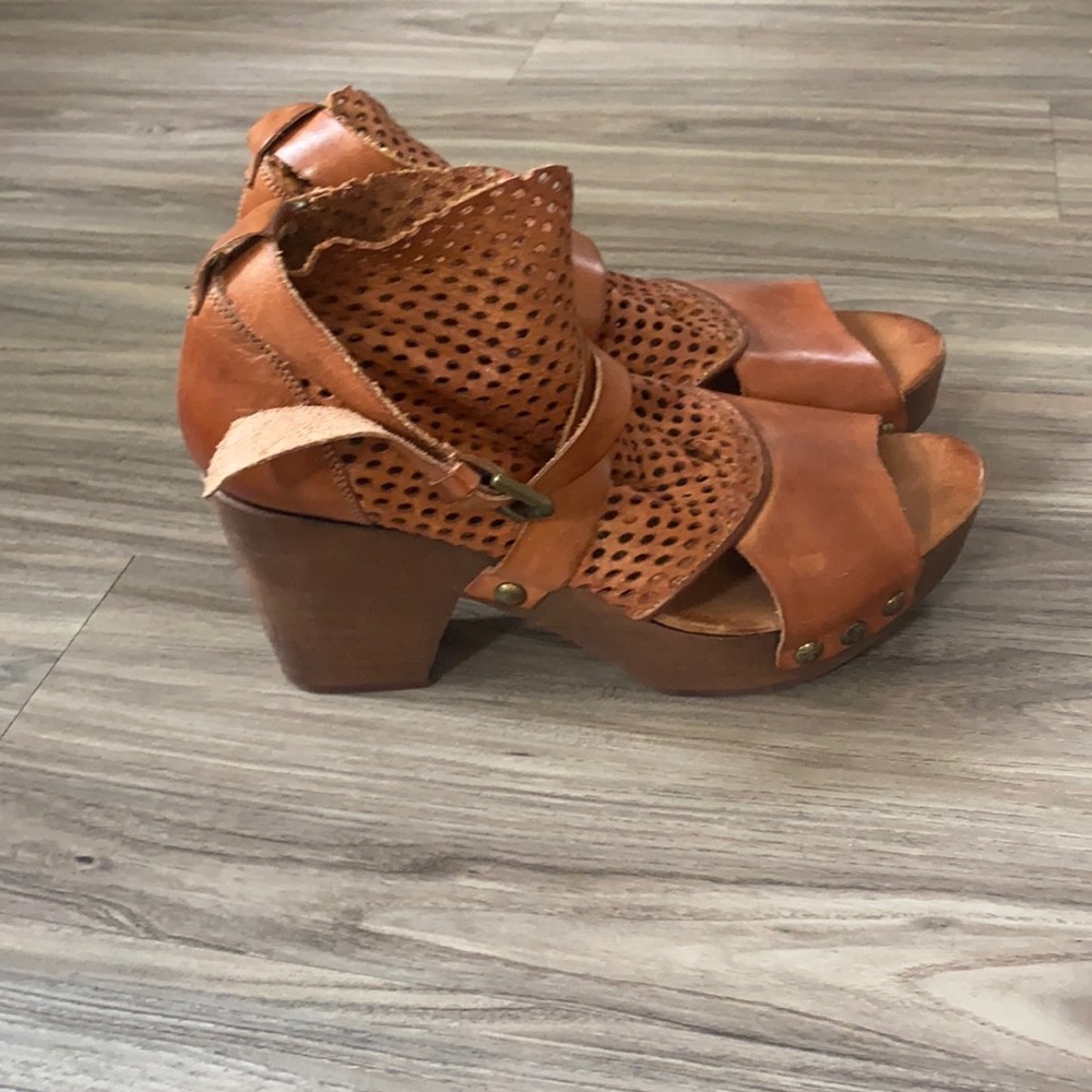 Free people Leather Rendering Crochet Wooden Clogs Platform Heels